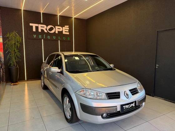 RENAULT MEGANE 2.0 DYNAMIQUE SEDAN 16V GASOLINA 4P AUTOMÁTICO